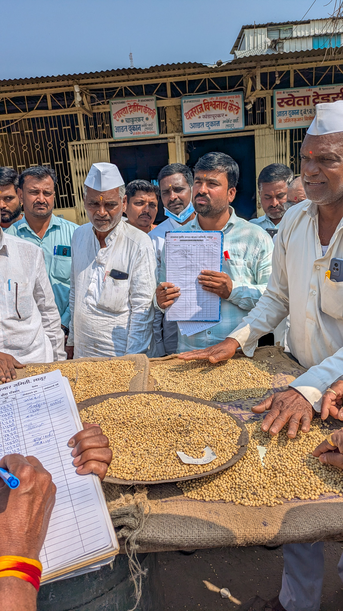 Men bidding on soybeans